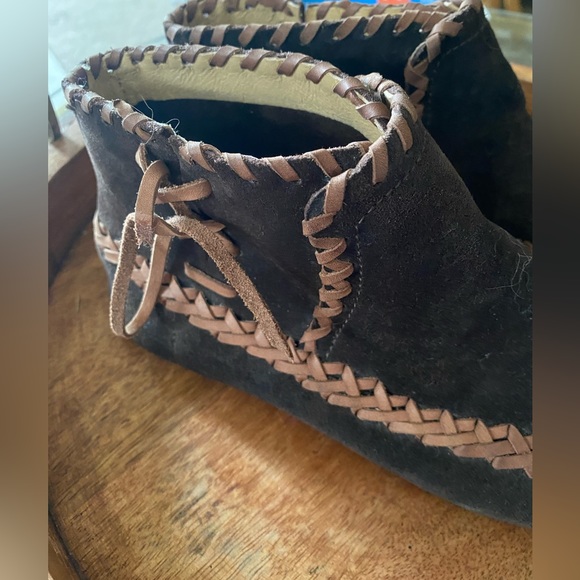 Latigo Suede Moccasins size 7.5 - Picture 2 of 3
